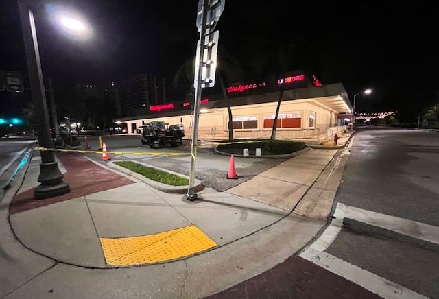 WALGREENS BUILDING PRESSURE CLEANING SERVICES BY PSI POWER WASHING FORT LAUDERDALE