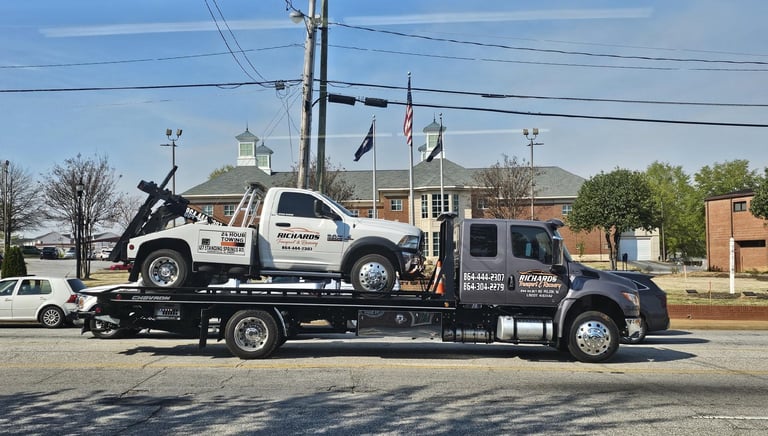 Tow truck providing 24/7 emergency towing services in Greenville County, SC, including Simpsonville