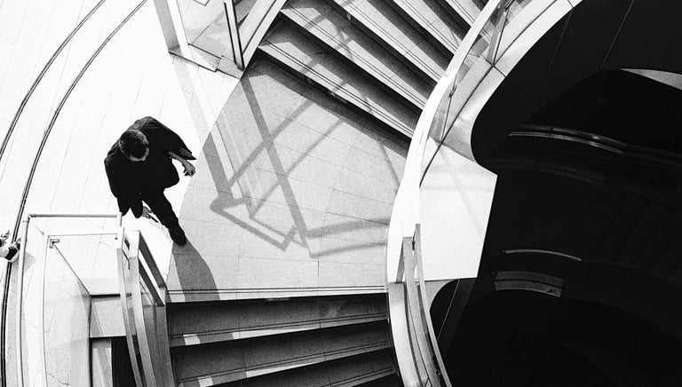 Contratar CMO interno o externo vs agencia: comparativa