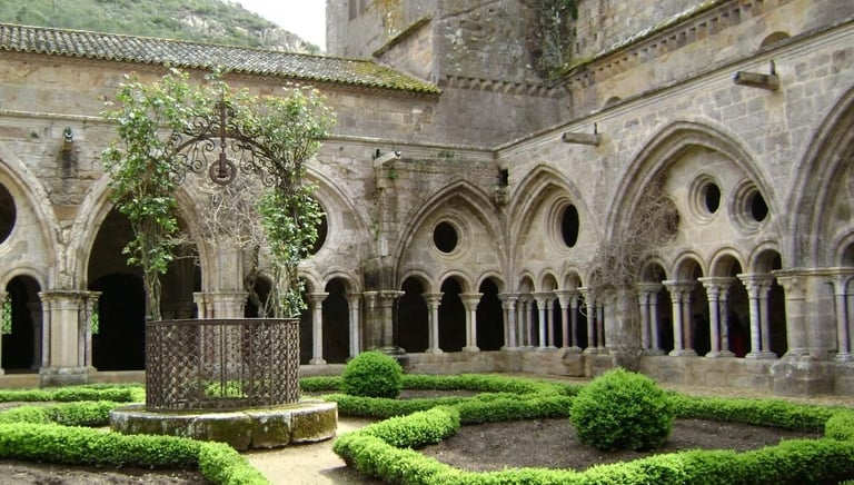 abbaye de Fontfroide Joyau de l'Aude Occitanie Liberalia