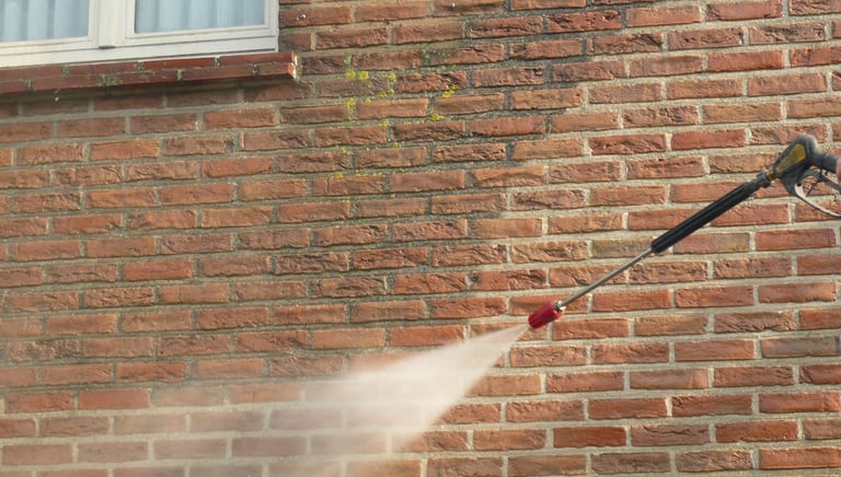 Gevelreiniging zorgt ervoor dat de muren er weer fris uit zien