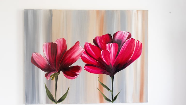 Pintura artística de flores sobre lienzo, obra hecha a mano en estilo botánico contemporáneo.