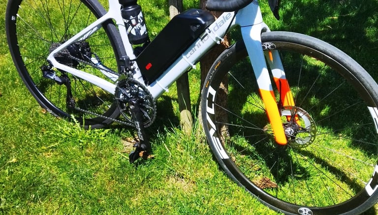 Exemple : vélo cannondale super six Evo .Moteur 250wbatterie 700 w autonomie 170 km   w