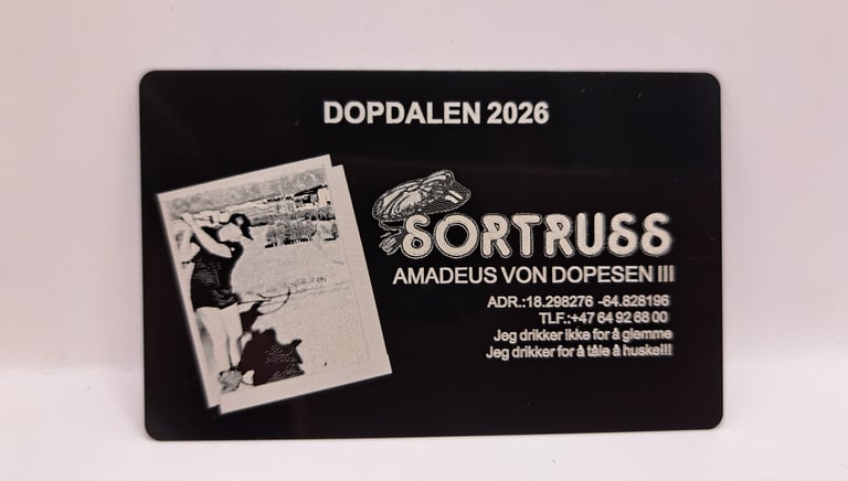 Black metal business card for Dopdalen 2026 featuring the Sortruss logo and custom laser etching.