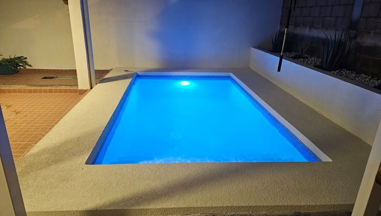 Piscina con Luminaria de Summer Pool Solutions