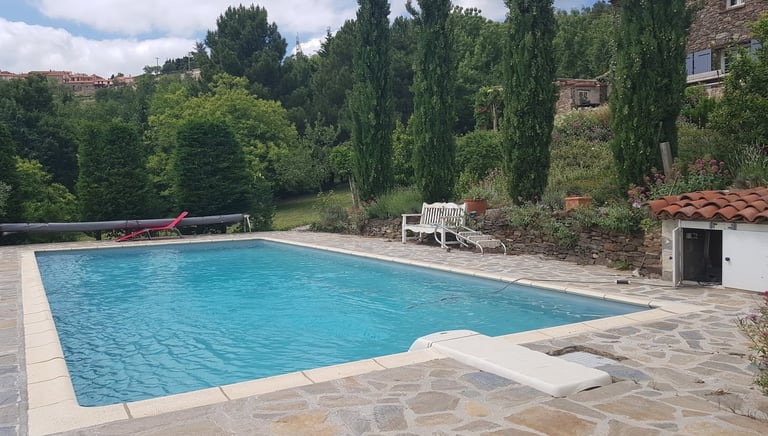 Liner remplacé sur une piscine de structure desjoyaux