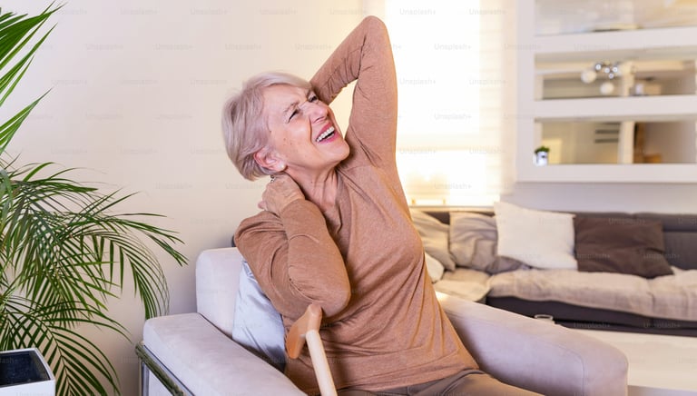 Ostéoporose symptômes douleur du dos femme après 50 ans