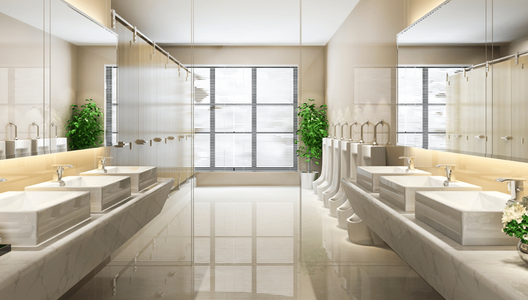 Luxe douche- en toiletvoorziening met strak afgewerkte kitnaden en hoogwaardige vloerafwerking