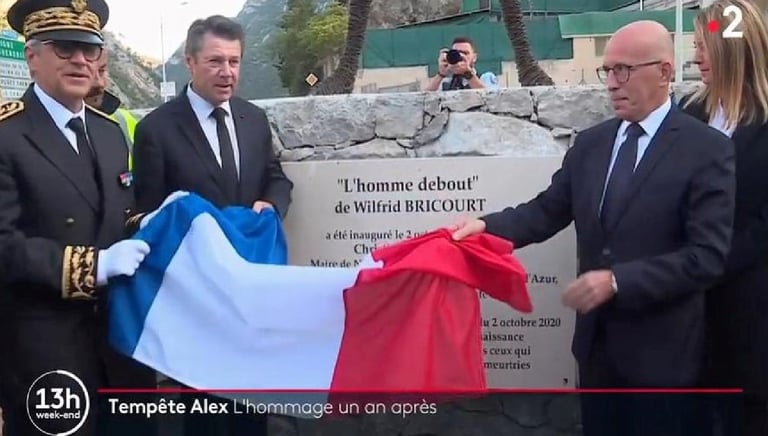 cérémonie-homme-debout-artiste-sculpteur--fil-de-fer-wilfrid-bricourt