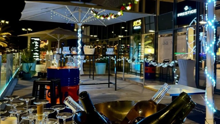 Terrasse du Yacht Club au coeur du port
