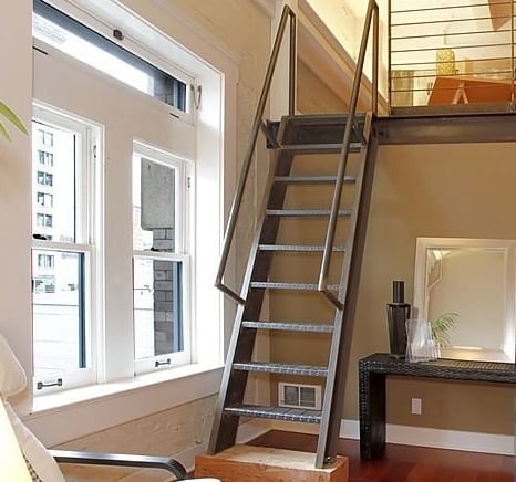 Escadas metálicas na Barra da Tijuca, Recreio e Jacarepaguá, RJ.2