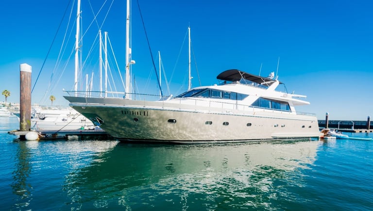 Notre Yacht Falcon 82 amarré à la Marina de Cascais