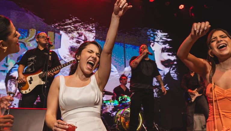 banda de casamento noiva dançando