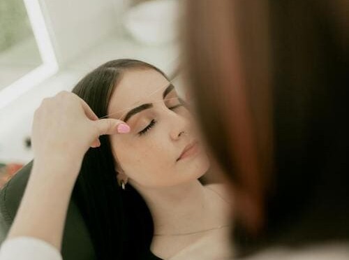 Micropigmentacion de cejas close up