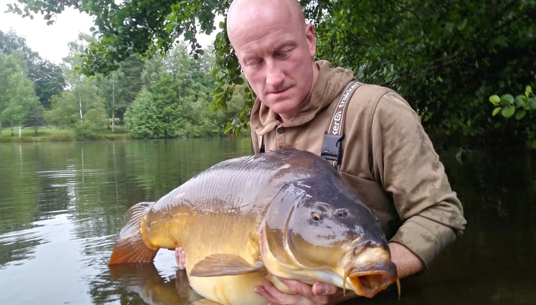 Enjoy exclusive carp fishing on our 3 acre lake near Limoges in the scenic Limousin region.
