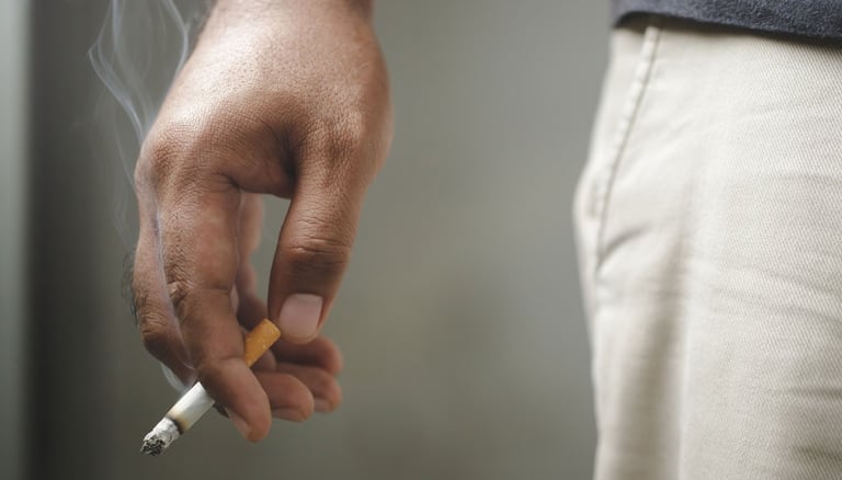 Pollution intérieure due à la fumée de cigarette dans un espace clos à Toulouse