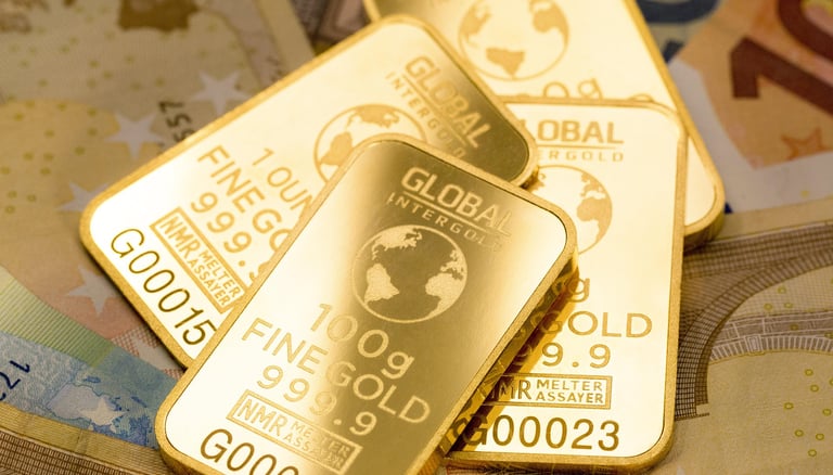pile of gold bullion for if buying gold is good for retirement