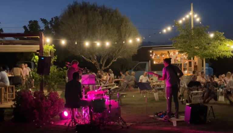 Concert de jazz en directe al jardí del Celler Mesquida Mora