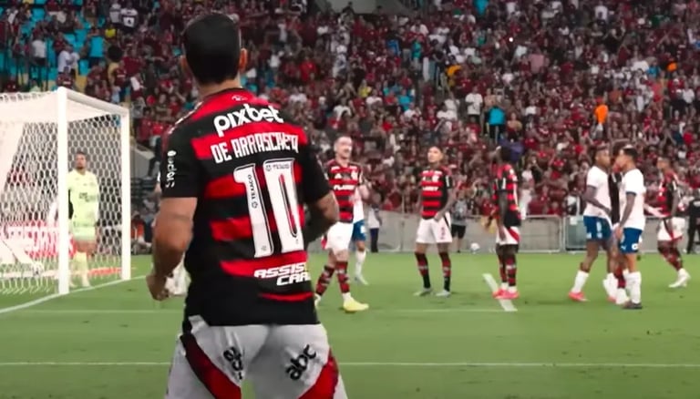 Escanteio batido por Arrascaeta no duelo entre Flamengo x Bahia no 1º turno do Brasileirão.