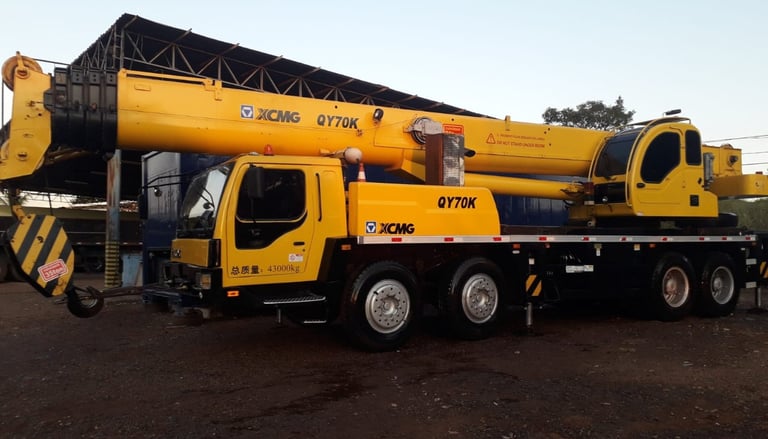 Guindaste XCMG 70 toneladas da G&C Montagens em obra industrial