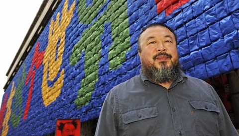 Ai Weiwei, que há décadas desafia o autoritarismo do governo chinês. Em sua obra "Remembering"