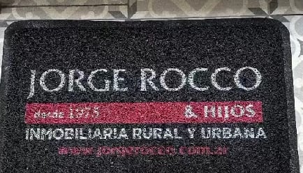Felpudo personalizado con logo inmobiliaria rocco