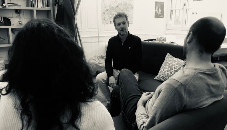 Médiation de 2 personnes pour permettre la résolution de conflits personnels et professionnels