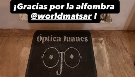 felpudo personalizado con logo optica juanes