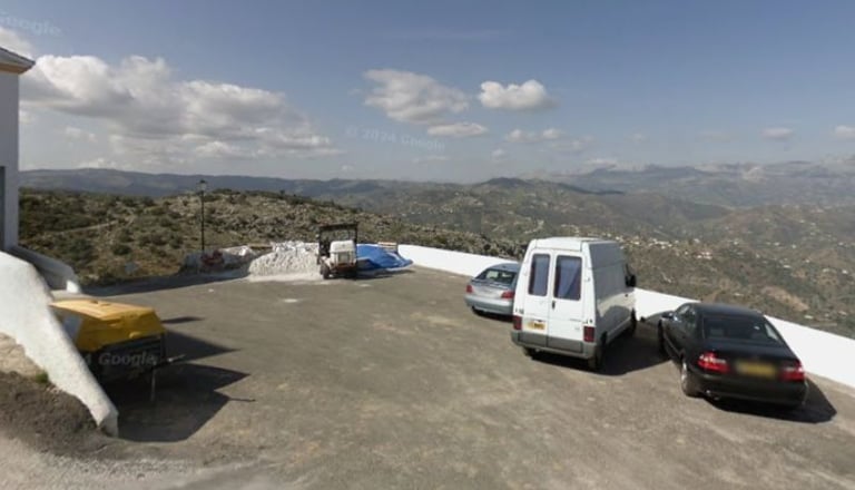 Punto de encuentro para las vías ferratas de Comares en la Axarquía malagueña