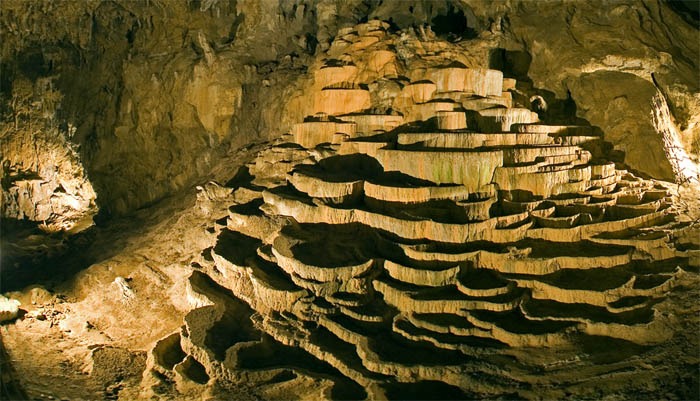 Rimstone baseinai Škocjan urvuose, Slovėnijoje Von Lander atsl.wikipedia,