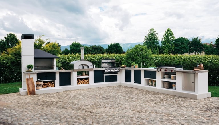 Cucina outdoor modulare Palazzetti con sistema COOKIE installata in giardino