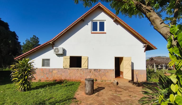 Zur Vermietung: Möbliertes Fachwerkhaus mit Wintergarten in zentraler, ruhiger Lage in Independencia