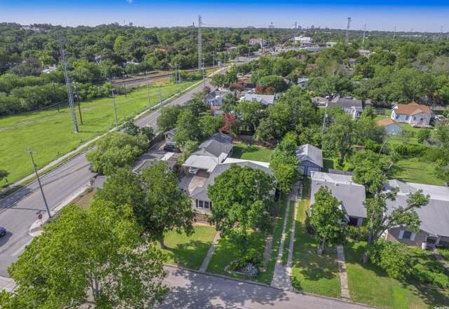 Elegant home with arched windows, window cleaning in Olmos Park, TX