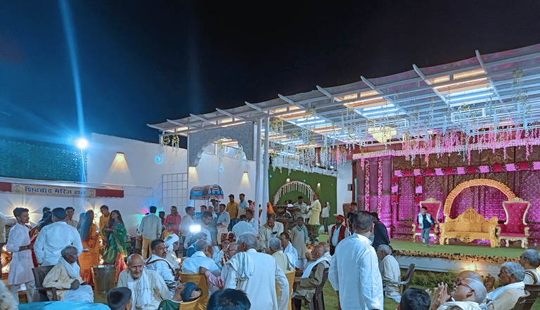 Beautiful garden and spacious lawn for wedding and reception events in Buxarations