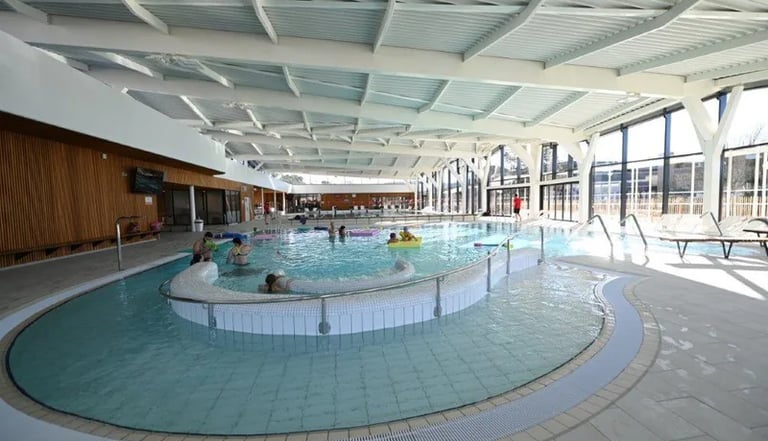 A l'Odyssee à Saint-Paul-Trois-Châteaux, non loin du mas de l'Enclos du Soleil le Vent, on peut se relaxer en famille ou entr