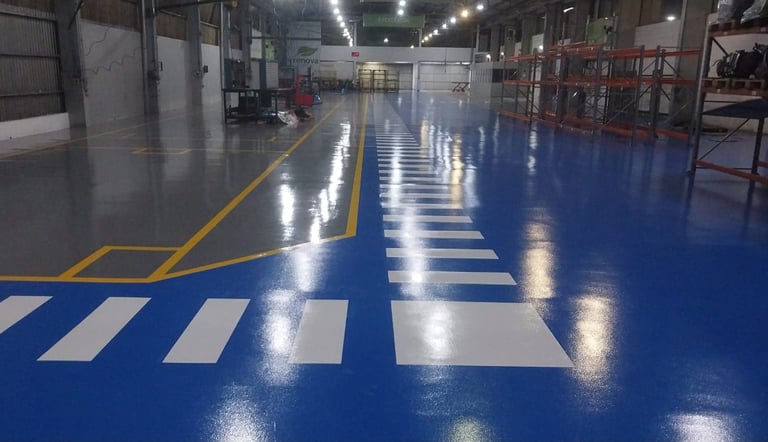 Aplicação de piso epóxi profissional
