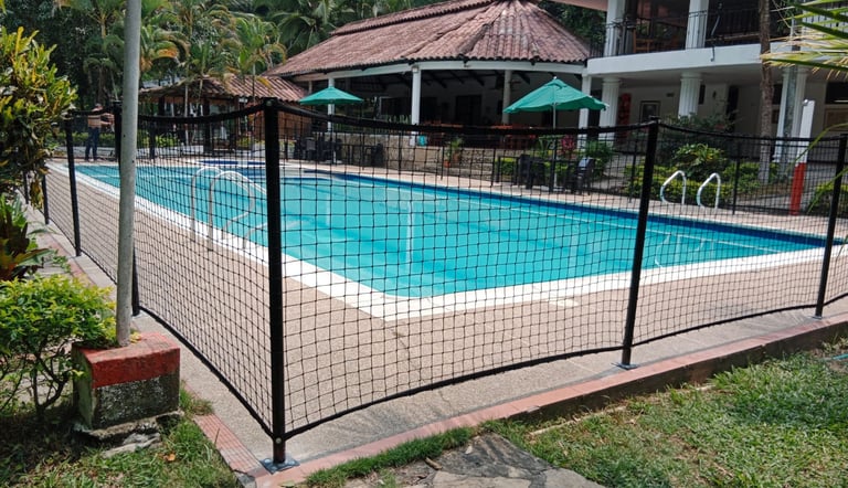 Cerramiento alrededor de una piscina