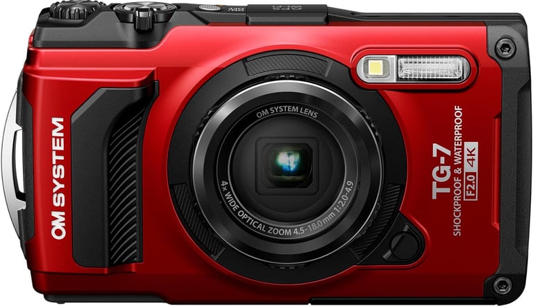 OM System Tough TG-7, Sensor: CMOS de 12 MP, Video: 4K a 30 fps.