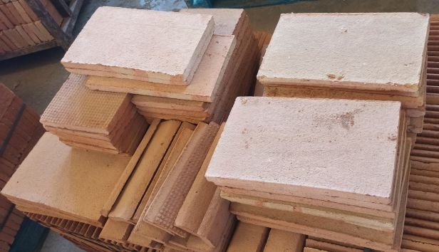 carreaux-traditionnels-de-terre-cuite- dominante rosés