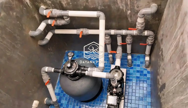 Instalasi sistem pemanas kolam renang air hangat di Bandung oleh teknisi DayanaPool.
