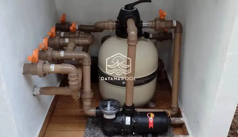 Instalasi sistem pemanas kolam renang air hangat di Bandung oleh teknisi DayanaPool.