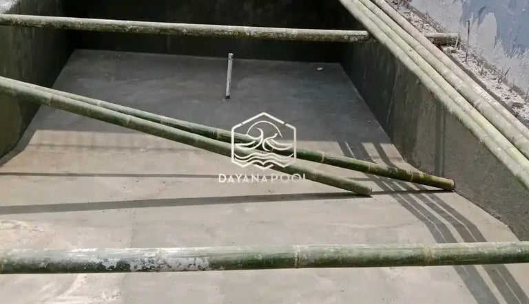 Tim DayanaPool melakukan renovasi pada kolam renang yang sudah ada.