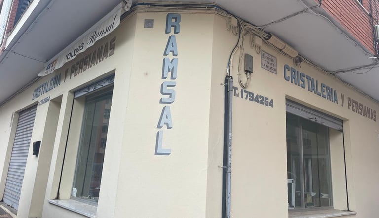 Cristalería Ramsal en Almussafes: especialistas en ventanas, toldos, persianas y espejos a medida.
