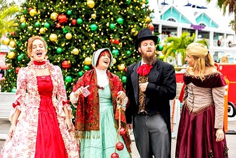 christmas-on-bridge-street-anna-maria-island-florida-symphony-in-front-of-the-island-tree