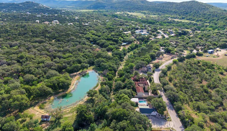 Vacation home with clear windows, window cleaning in Concan, TX