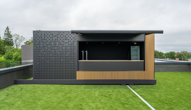 Módulo prefabricado para eventos con barra integrada y diseño contemporáneo