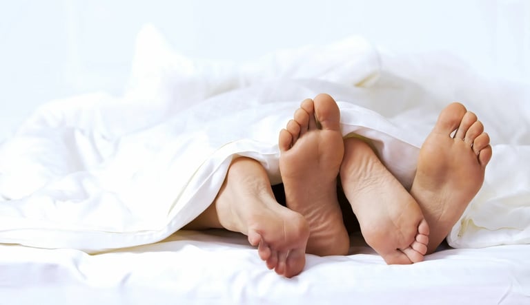 UK DOMAINS TOES.UK IN BED