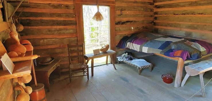 Huntsville, AL - A small cabin with single bed at Burritt on the Mountain