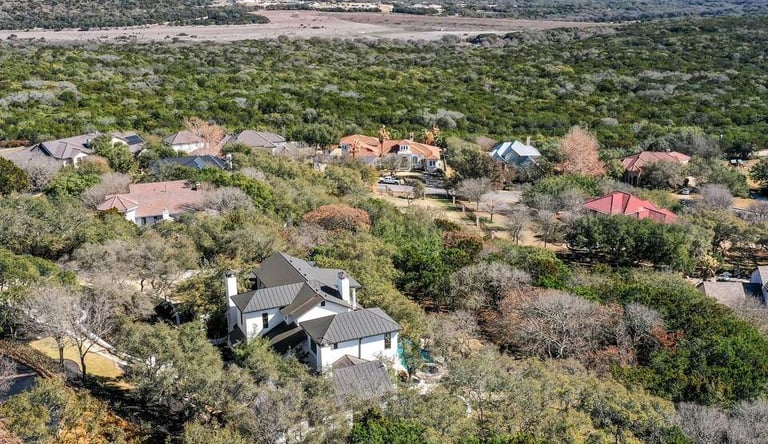 Historic home with large clean windows, window cleaning in Monte Vista, TX