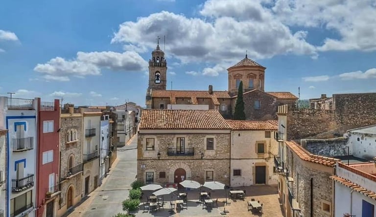 Plaza Mayor de Sant Jordi, Castellón, cerca de Carmens Rura
